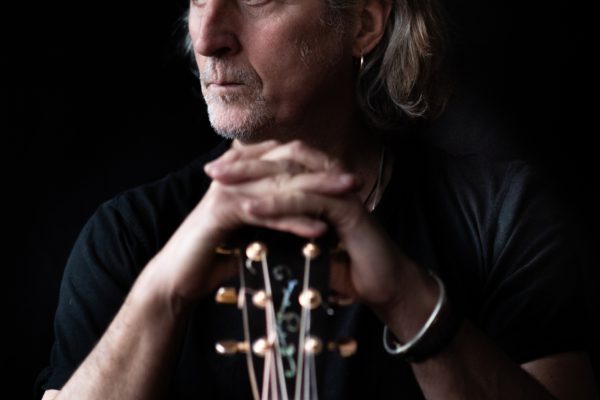 STEVE KNIGHTLEY PEFORMS AT FLOWERFIELD